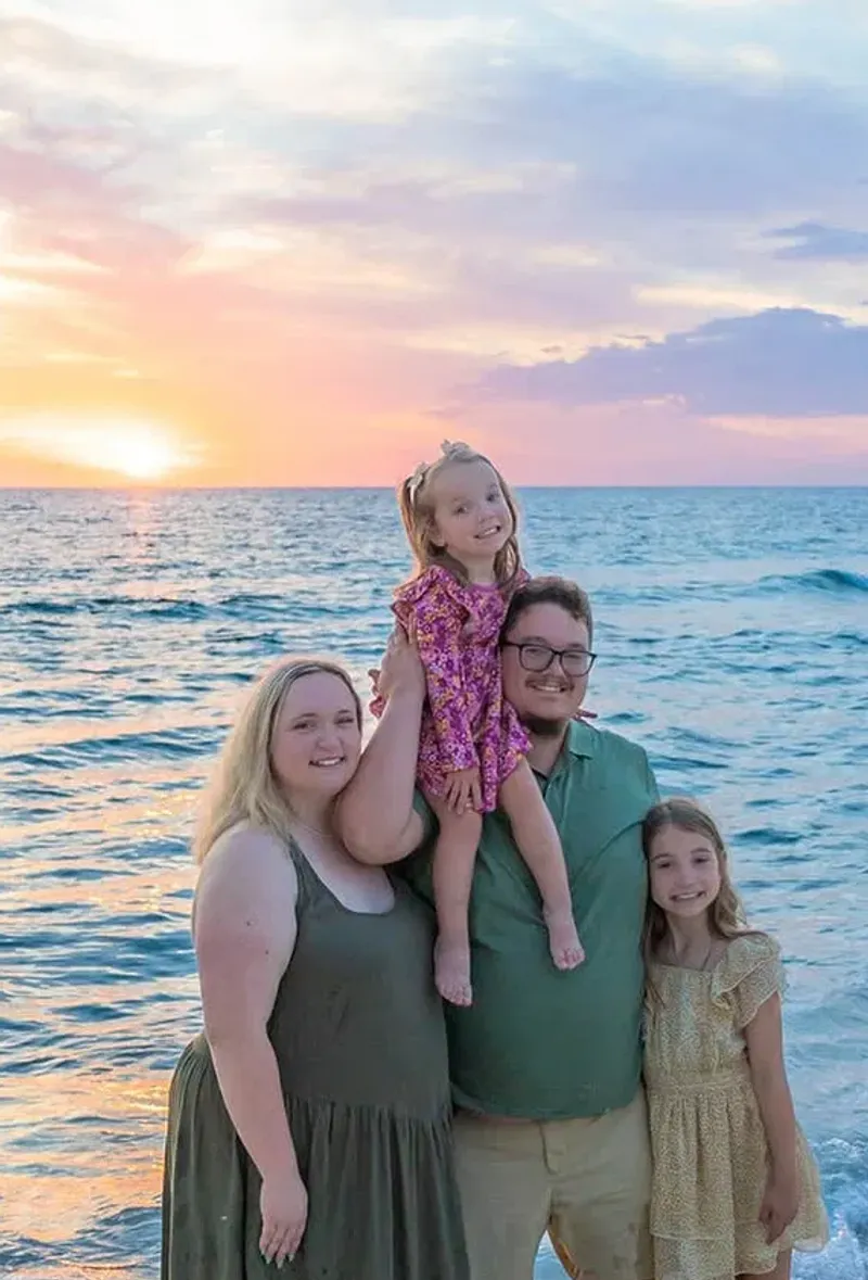 30 minute family session (up to 6 people)