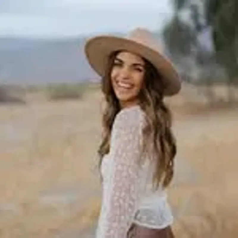 tawny_raquel