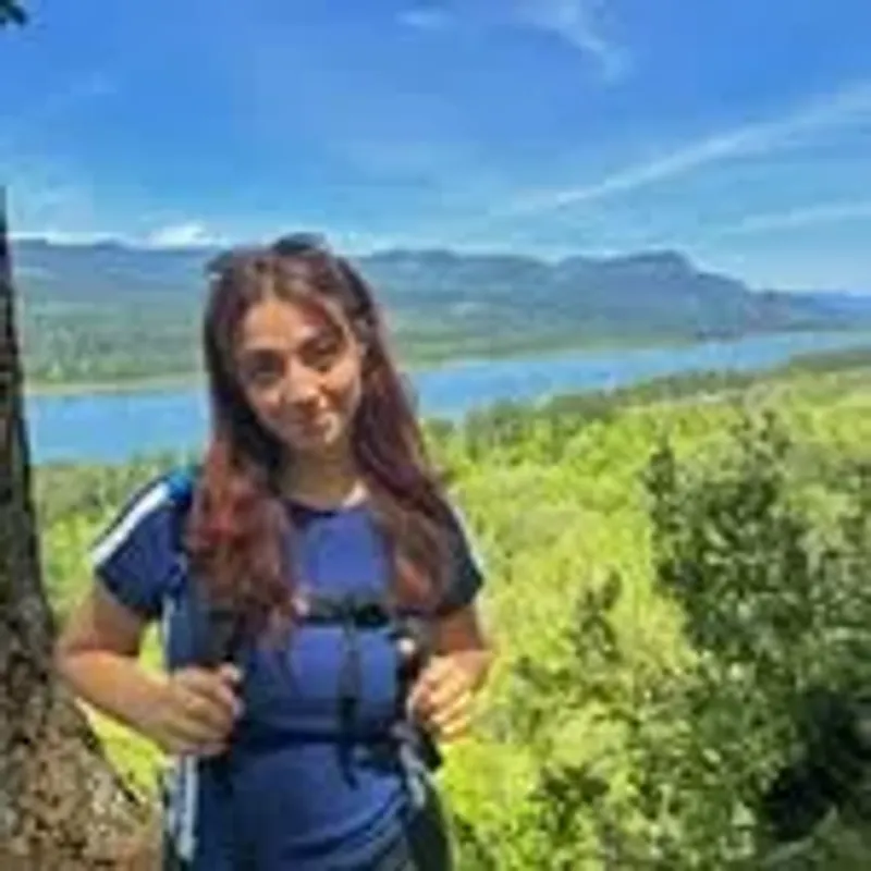 @yanelisramos_