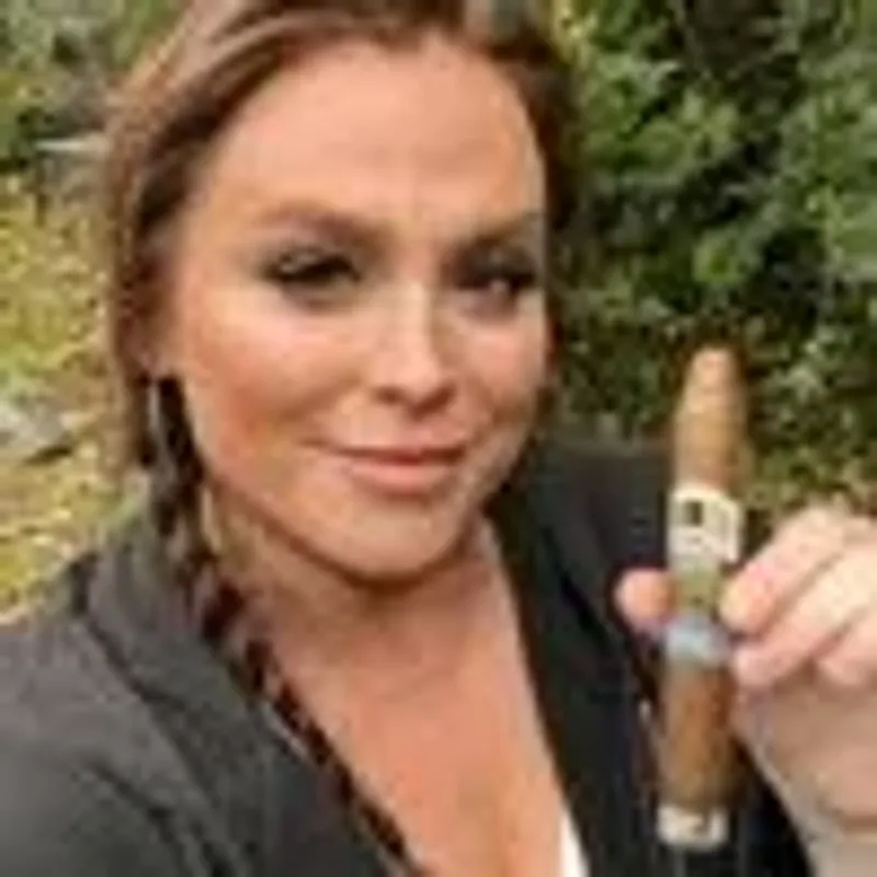 cigarlady3