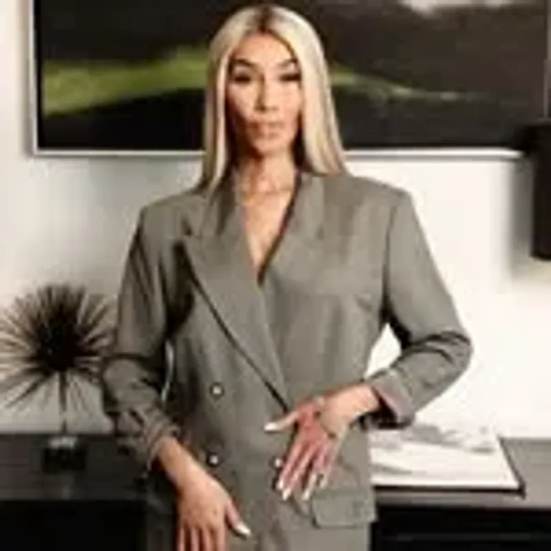 @lolayogalife