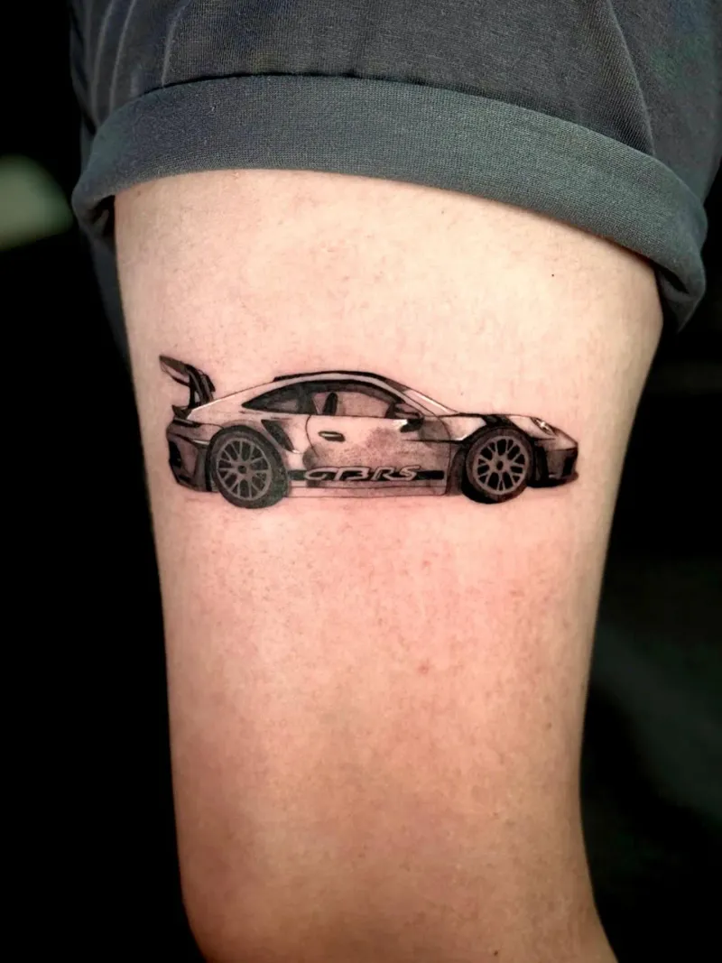 Micro Realism Tattoo 
I turn small details and meaningful ideas into delicate, realistic tattoos.