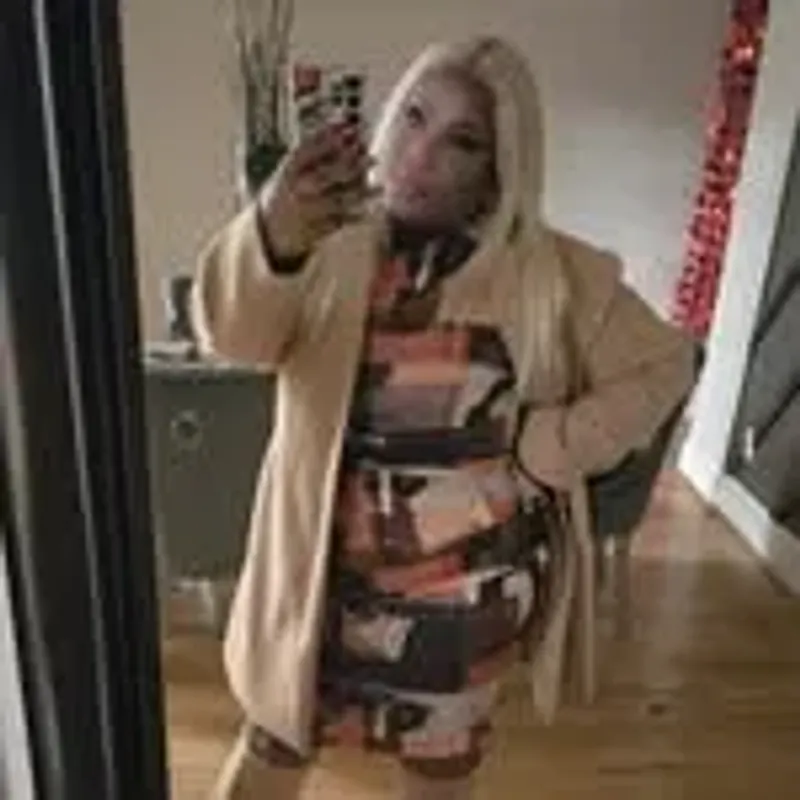blushing_bombshell